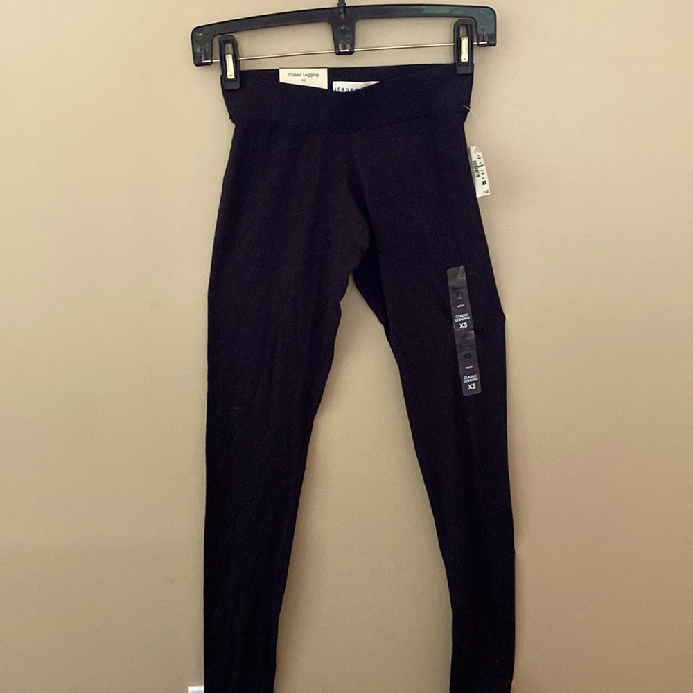 Never worn classic black leggings sized XS